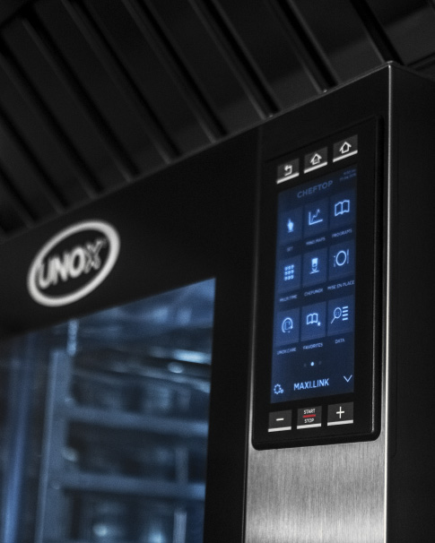 ウノックス スチームコンベクションオーブン CHEFTOP の操作パネルのアップ写真